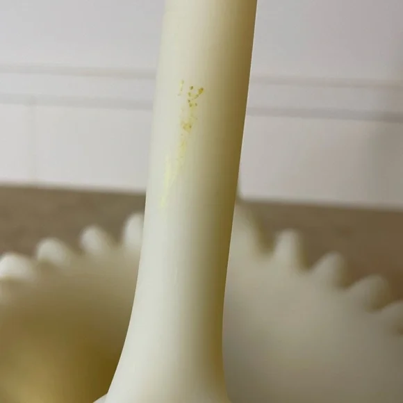 Fenton Satin Custard Glass Ruffled Glass Basket - Hand Painted & Signed - Picture 11 of 13